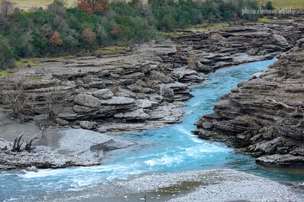 Albanien – der Fluss Vjosa im Tal von Përmet